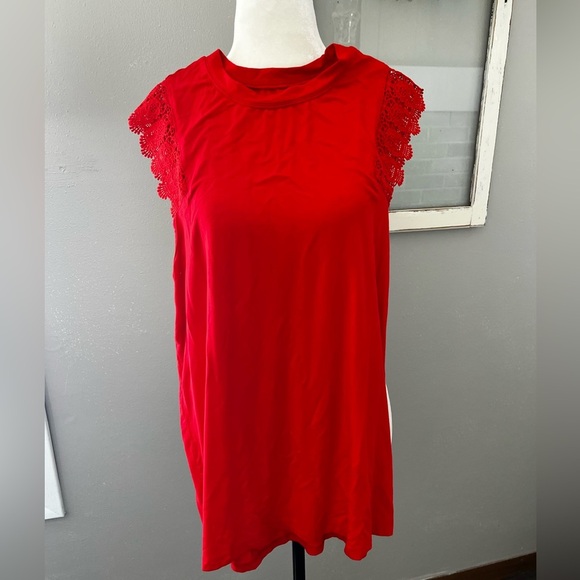 3/25😊 Bright Orange red blouse w ruffle cap sleeve. Sz S - Picture 2 of 4